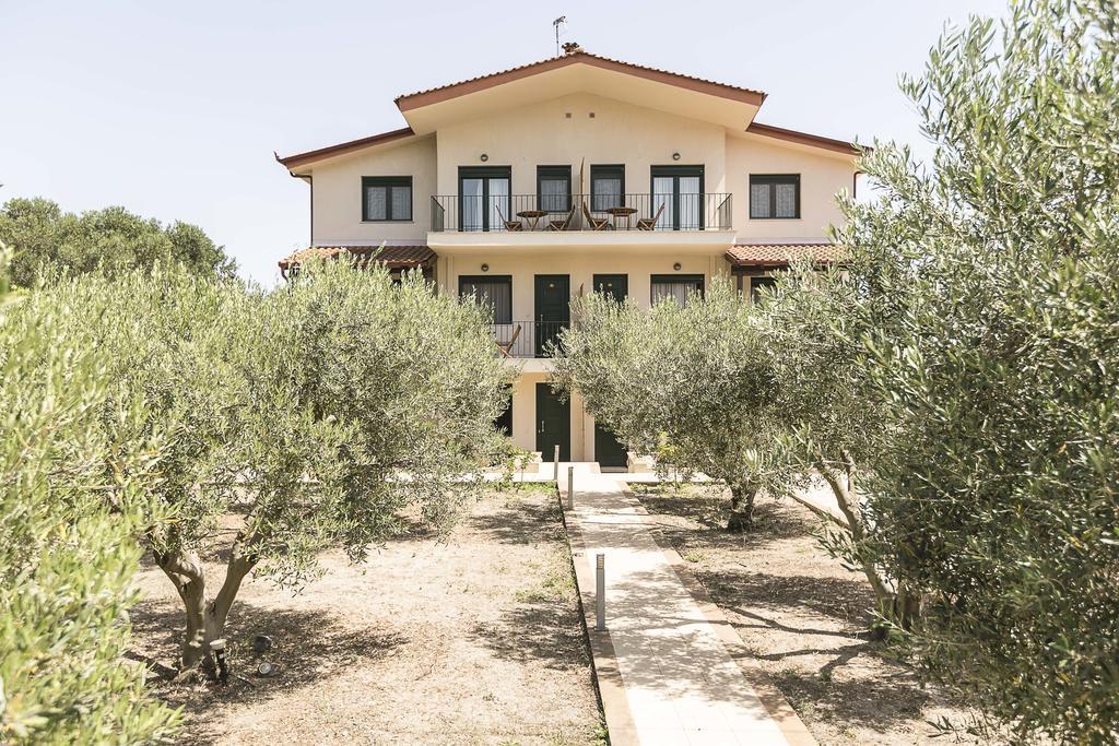 Olive Tree Apartments Fourka Esterno foto