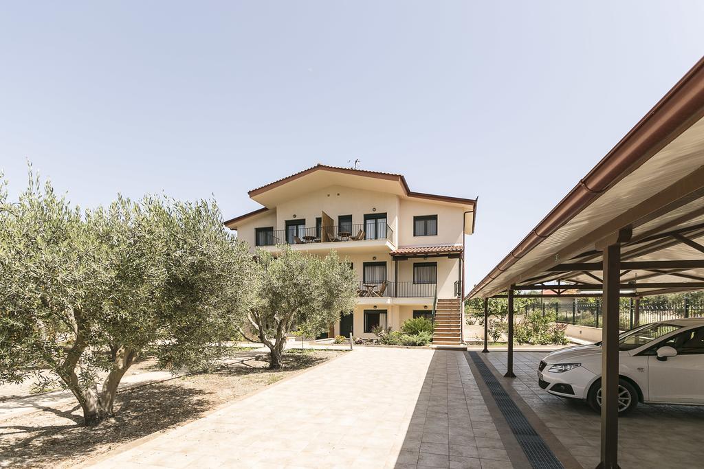 Olive Tree Apartments Fourka Esterno foto