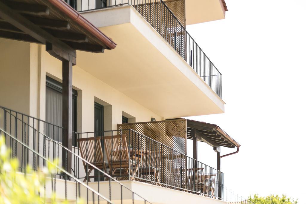 Olive Tree Apartments Fourka Esterno foto